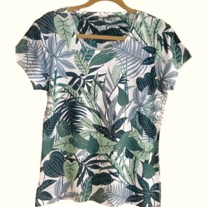 Milano Studded Tee in Green Leafy Print Size M.